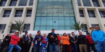 Gobierno estatal se cruza de brazos ante la falta de pago a maestros; sigue protesta