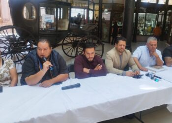 No podemos darnos el lujo de cerrar, dicen antreros a reclamos de vecinos del centro histórico