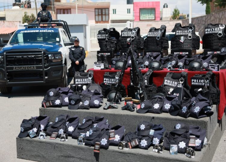 Se refuerza con equipamiento a policía municipal de Guadalupe