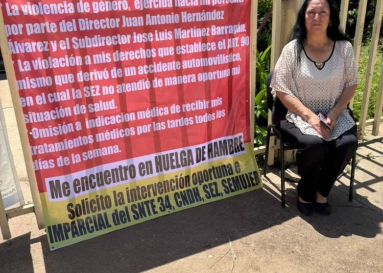 Por acoso laboral, sub directora de la escuela Pedro Ruiz González, inició huelga de hambre