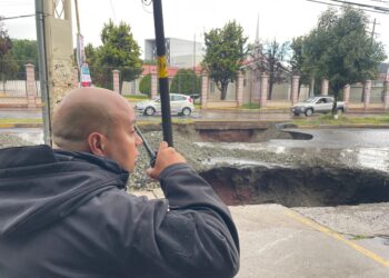 Fuerte lluvia en Guadalupe provoca altos niveles de encharcamientos y profundiza socavón