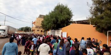 No hay maestro en escuela de El Bordo; familiares bloquean acceso