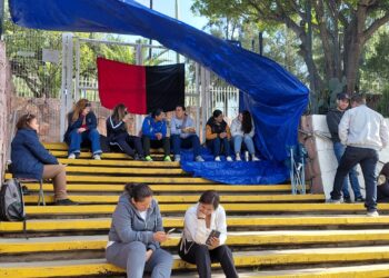 Maestros normalistas tomaron las instalaciones de la Secretaría de Educación; siguen incumplientos