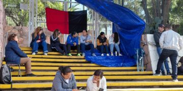 Maestros normalistas tomaron las instalaciones de la Secretaría de Educación; siguen incumplientos