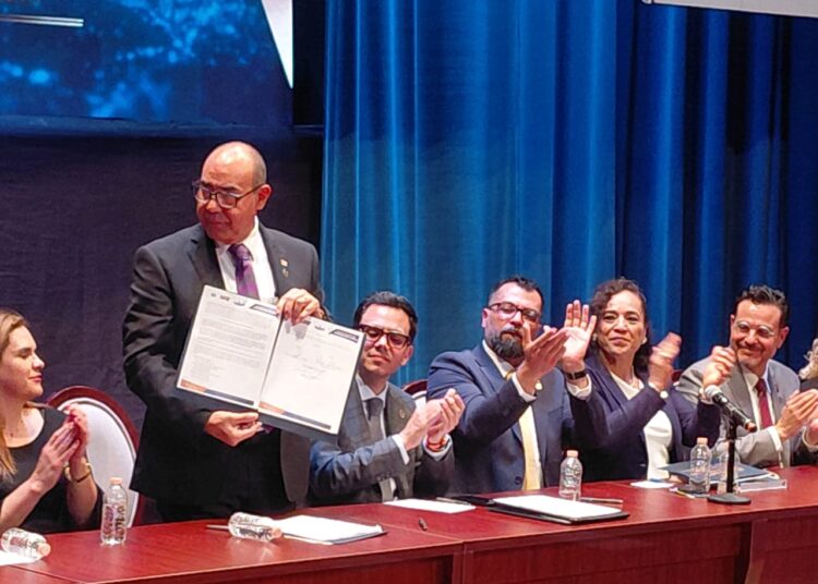 Ángel Román, rector de la UAZ, ofrece disculpas públicas por los agravios del ex rector