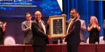 Ángel Román, rector de la UAZ, ofrece disculpas públicas por los agravios del ex rector