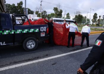 Reprime gobierno manifestación de madres buscadoras y de maestros normalistas