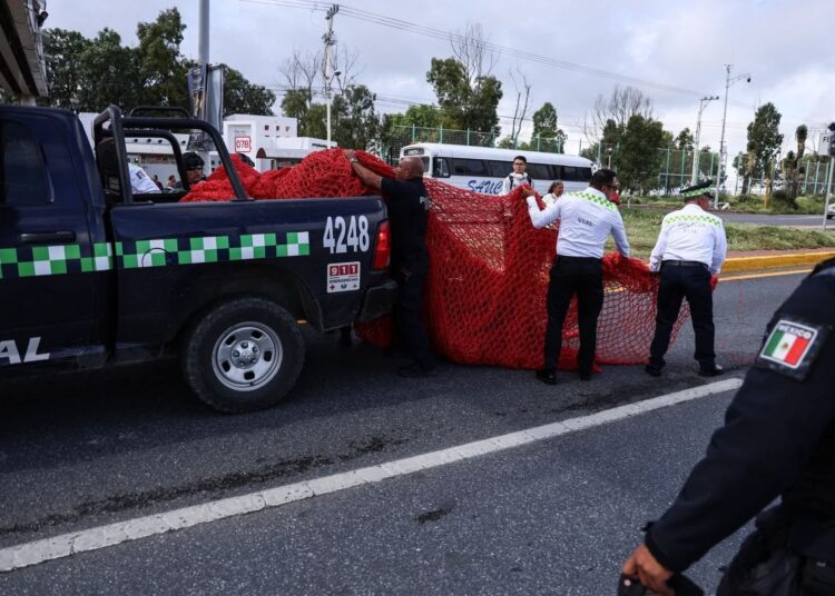 Reprime gobierno manifestación de madres buscadoras y de maestros normalistas