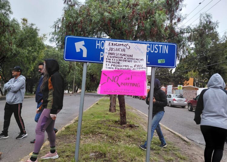 Segundo día de  conflicto en la Primaria Eulalia Guzmán; bloquean la García Salinas