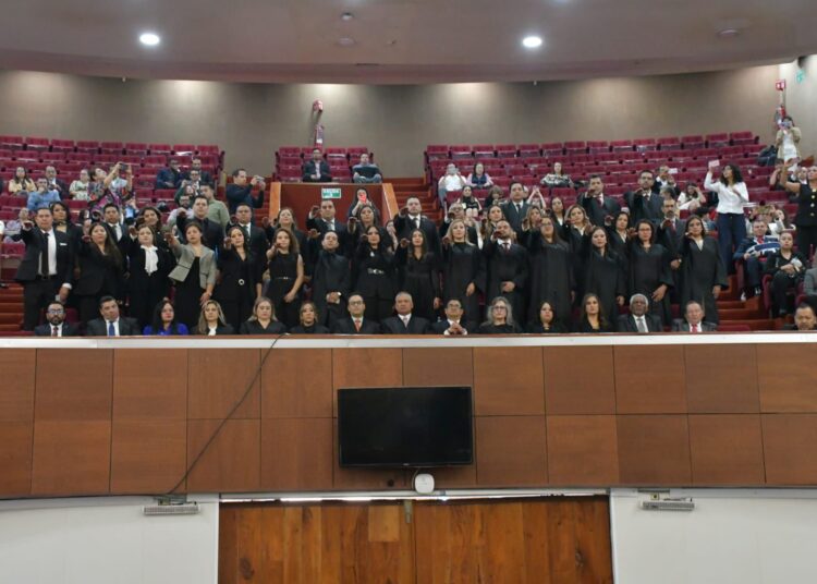 Rinden protesta los nuevos magistrados, magistradas y jueces del PJ en el congreso