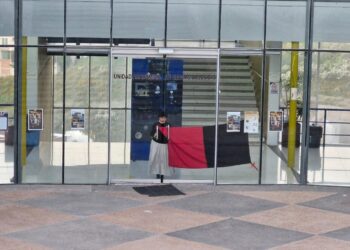 Docente bloquea instalaciones de Biología UAZ; reclama aclaración de asignación de materia