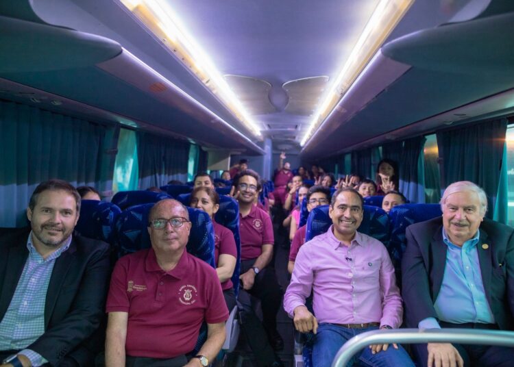 Ayuntamiento y Estrella Blanca entregaron autobús a la Banda Sinfónica de Guadalupe