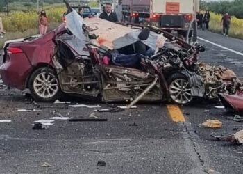 Muere una familia en choque frontal; cuatro fallecidos