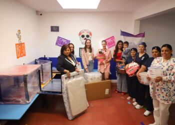 Noemí Luna dona enseres domésticos infantiles al CENDI Cipatli