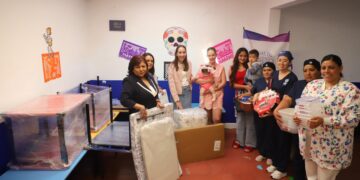 Noemí Luna dona enseres domésticos infantiles al CENDI Cipatli