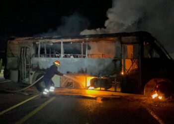 Queman 37 vehículos en 11 municipios zacatecanos, previo a comparecencia de secretario de Seguridad