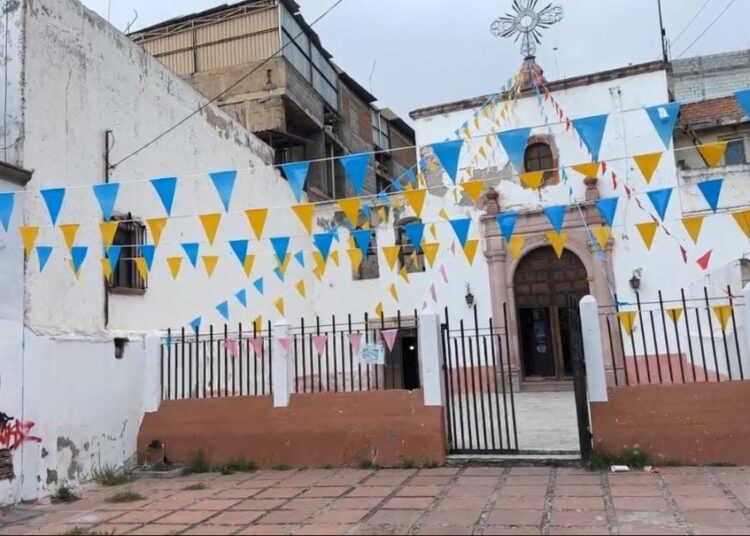 Cae hondureño de manera accidental al patio de un templo