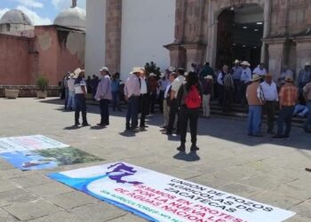 Agricultores piden apoyo a diputados para frenar Ley General de Aguas; afectará al campo