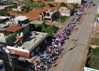 Mujeres recorren el “Camino Rosa” para concientizar prevención sobre el cáncer de mama