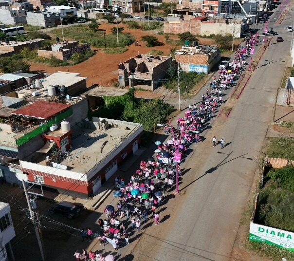 Mujeres recorren el “Camino Rosa” para concientizar prevención sobre el cáncer de mama