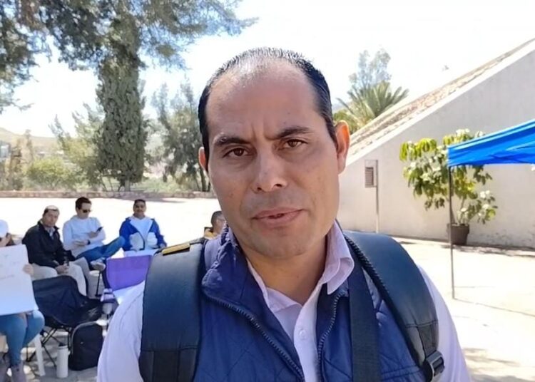 Plantón normalista en la SEZ hasta que sean atendidos por la secretaria Gabriela Pinedo