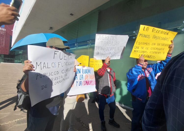 Miguel Varela aumentó el comercio foráneo y desplaza a locales, denuncian artesanos zacatecanos