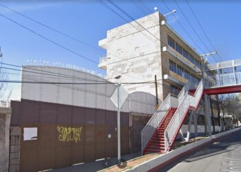 Maestros Cierran puertas de la Técnica 1 en solidaridad con su director y trabajadora social