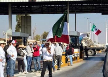 Jornaleros zacatecanos se suman a paro nacional y bloquean caseta