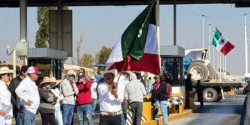Jornaleros zacatecanos se suman a paro nacional y bloquean caseta