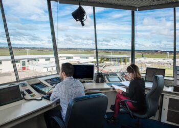 PODER Y DINERO/ Fracasa la política aeronáutica