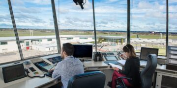 PODER Y DINERO/ Fracasa la política aeronáutica