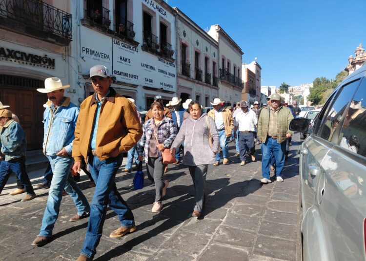 Les compran a $5 el kilo de frijol y el Precio de Garantía es de $27 pesos: Productores