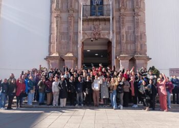 A tres semanas de paro magisterial, maestros del SNTE marchan ante sordera gubernamental