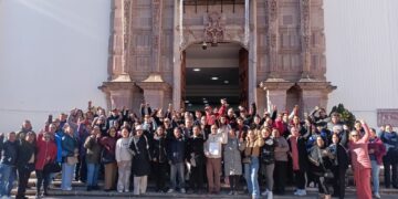 A tres semanas de paro magisterial, maestros del SNTE marchan ante sordera gubernamental