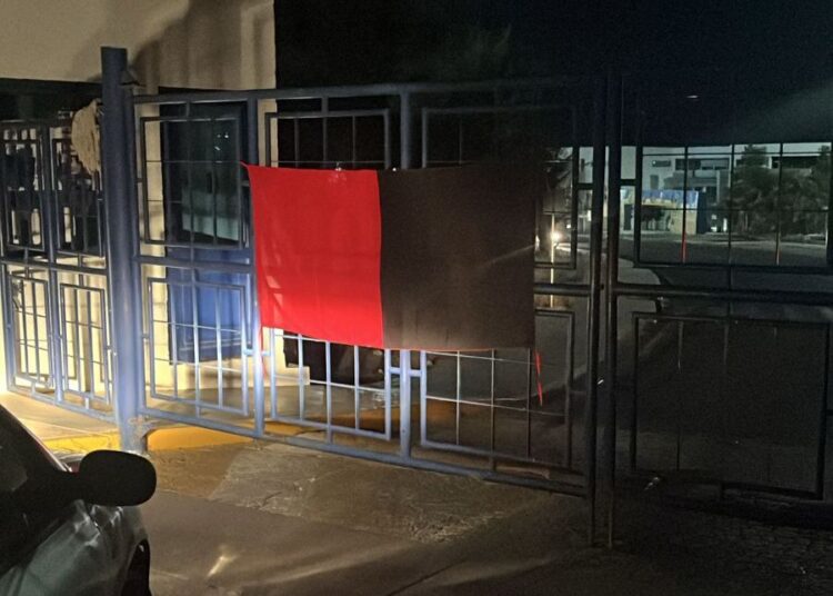 Bloquean Campus UAZ Siglo XXI por conflicto laboral de una docente