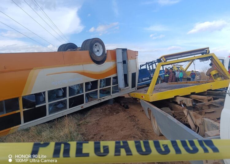 Muere adolescente de 13 años y 11 estudiantes de la Técnica 25 son hospitalizados por fatal accidente
