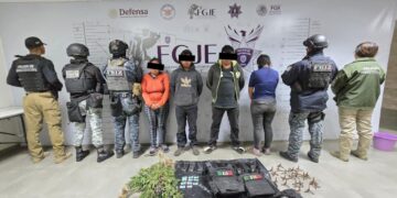 Detienen a 4 jaliscienses con armas y droga y resguardan a 4 menores de edad