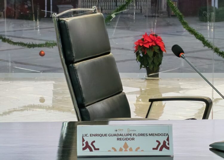 Cabildo de Guadalupe destituye al regidor Enrique Flores Mendoza; se acató sentencia del Tribunal