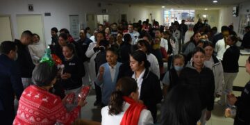 Presidencia de Guadalupe entrega bolos y juguetes en hospitales y clínicas