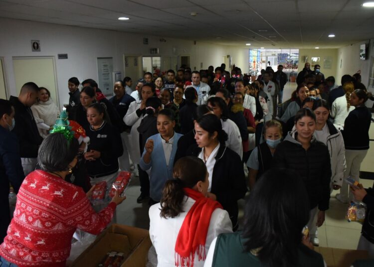 Presidencia de Guadalupe entrega bolos y juguetes en hospitales y clínicas