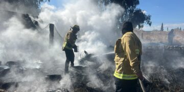 Controlan incendio en depósito de llantas en la comunidad Francisco I Madero