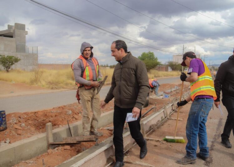 Presidencia Guadalupe construye camellón en “Camino Rosa” UNEME-MEDICAM