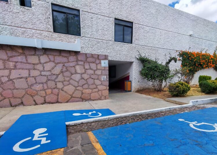 Instala ayuntamiento Guadalupe 43 instrumentos inclusivos para discapacitados