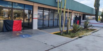 Trabajadores bloquean rectoría de la UTZAC