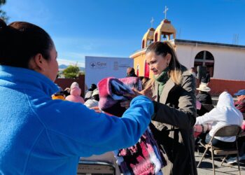 DIF Guadalupe entrega apoyo a personas vulnerables ante bajas temperaturas