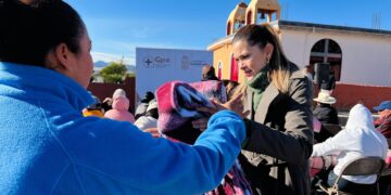 DIF Guadalupe entrega apoyo a personas vulnerables ante bajas temperaturas