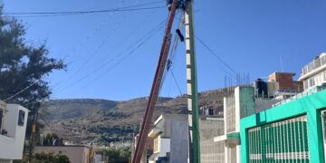 Limpieza y mantenimiento de luminarias en 11 colonias de Guadalupe