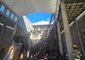 Se cayó parte del techo de la parroquia Juan Pablo II; hay ocho personas lesionadas