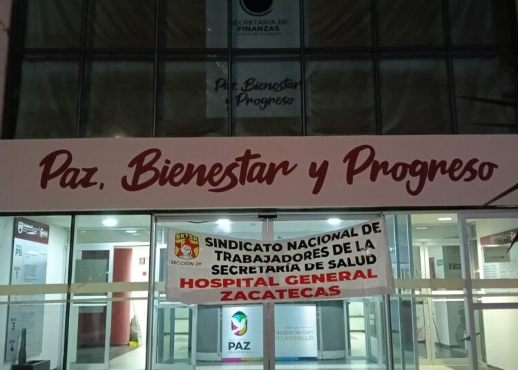 Gobierno sigue sin pagar a trabajadores de Salud; tomaron instalaciones de SEFIN y SSA