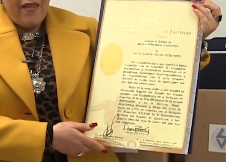 Después del retraso en titulaciones, la UAZ regulariza 1,500 títulos profesionales